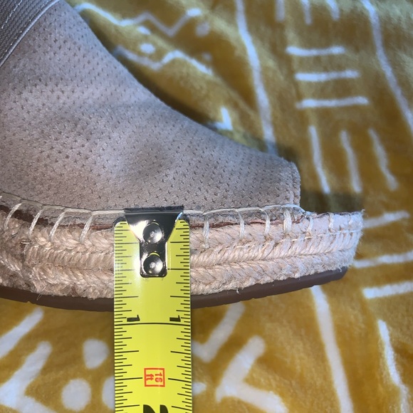 Gentle Souls. Colleen Espadrille wedge shoe. Virtually new condition! Sz 9.5 - Picture 10 of 13